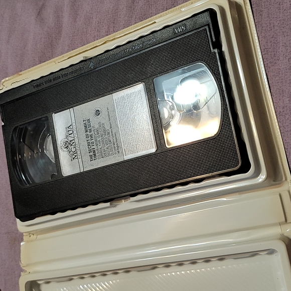 VHS Tape The Secret of NINH 2, Timmy to the Rescue Movie - Picture 3 of 4